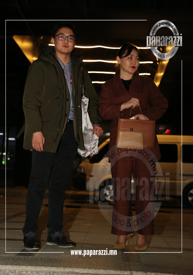 Photo Paparazzi •••Хийсэн бүхэн нь шүүмжлэл дагуулдаг жүжигчин Ундармаа тайлбар хийсэн нь