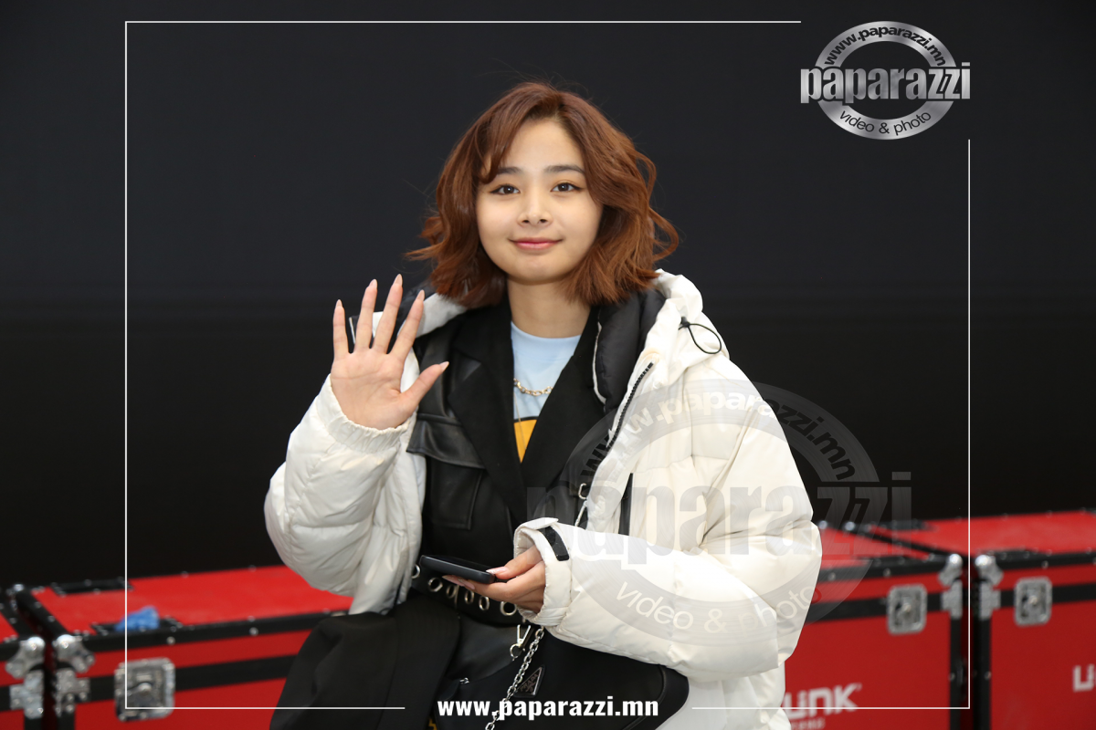 Photo Paparazzi •••Худалдагч охин Баярцэцэг шилдэг болжээ