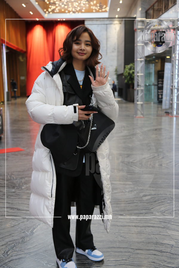 Photo Paparazzi •••Худалдагч охин Баярцэцэг шилдэг болжээ