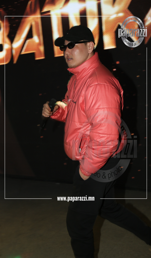 Photo Paparazzi ••• “Хавтаст хэрэг” кинонд мөрдөгч Мандахын дүрээр нэлээд алдаршсан Jason манай дуранд