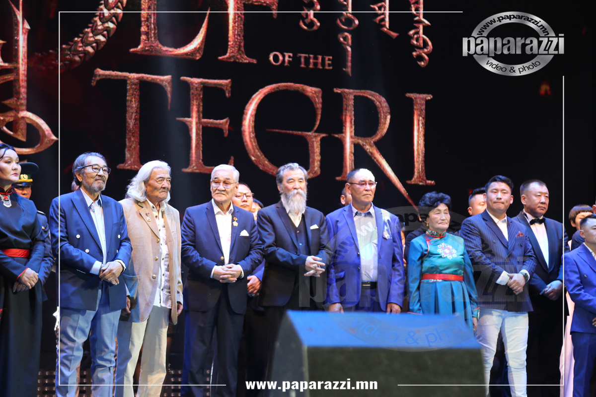 Photo Paparazzi •••  Жүжигчин Эби “Тэгри Чину” киноныхоо зөвхөн зохиолыг  350 сая төгрөгаар худалдаж авсан монголын анхны НАЙРУУЛАГЧ боллоо