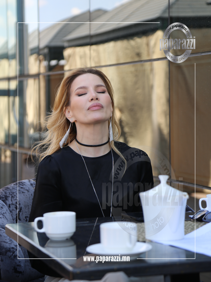 Photo Paparazzi •••Энэ цаг үеийн хамгийн хүчирхэг уран бүтээлч Ука