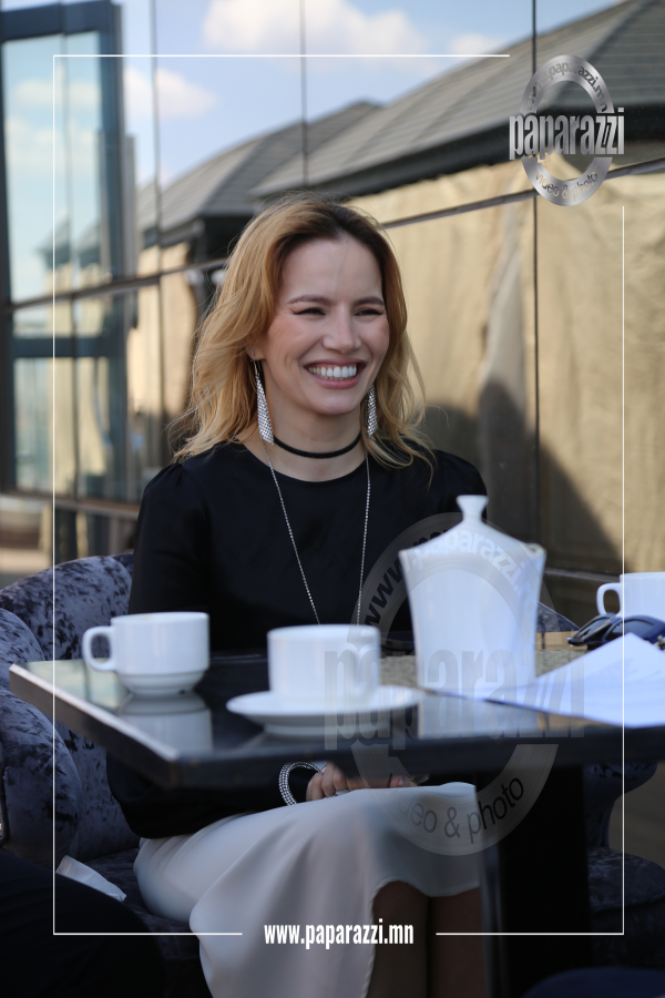 Photo Paparazzi •••Энэ цаг үеийн хамгийн хүчирхэг уран бүтээлч Ука