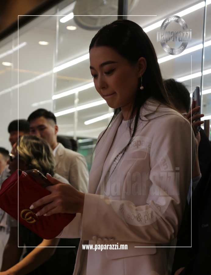 Photo Paparazzi ••• Саяхан нээлтээ хийсэн