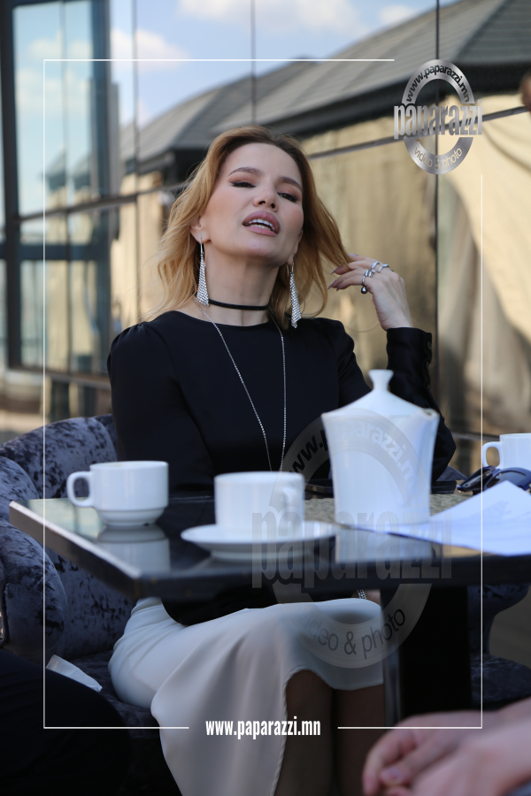 Photo Paparazzi •••Энэ цаг үеийн хамгийн хүчирхэг уран бүтээлч Ука