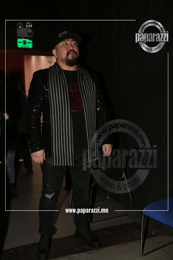 Photo Paparazzi •••     “Guys” хамтлаг 25 нас хүрчээ