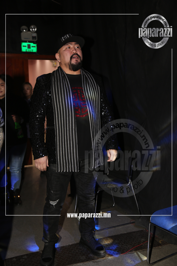 Photo Paparazzi •••     “Guys” хамтлаг 25 нас хүрчээ