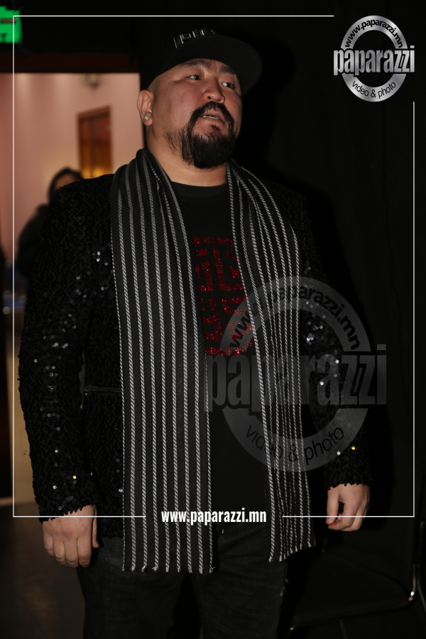 Photo Paparazzi •••     “Guys” хамтлаг 25 нас хүрчээ