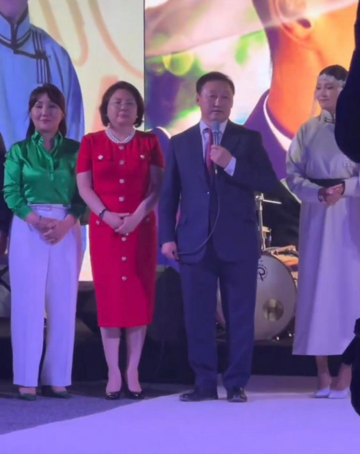 Photo Paparazzi •••  УИХ-н Гишүүн Б.Баярсайханы хүүгийн хуриманд УИХ -н гишүүд чуулжээ