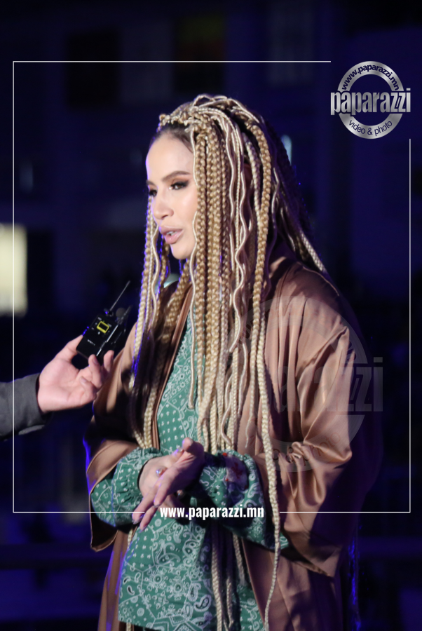 Photo Paparazzi •••ХНХ-ын сайд А.Ариунзаяа , Соёлын сайд Ч.Номин нар Шаркуудтай цуг шоудсан уу...