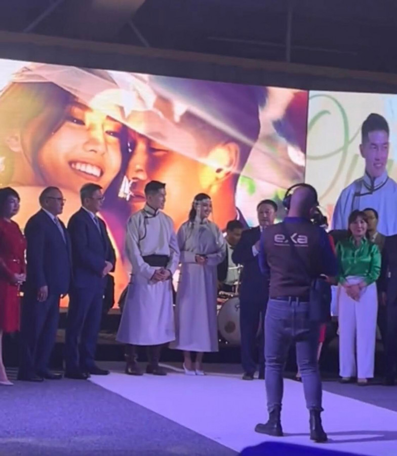 Photo Paparazzi •••  УИХ-н Гишүүн Б.Баярсайханы хүүгийн хуриманд УИХ -н гишүүд чуулжээ