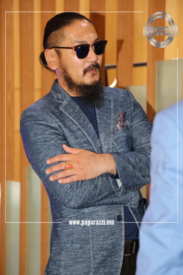 Photo Paparazzi ••• Эсрэг дүрийн 