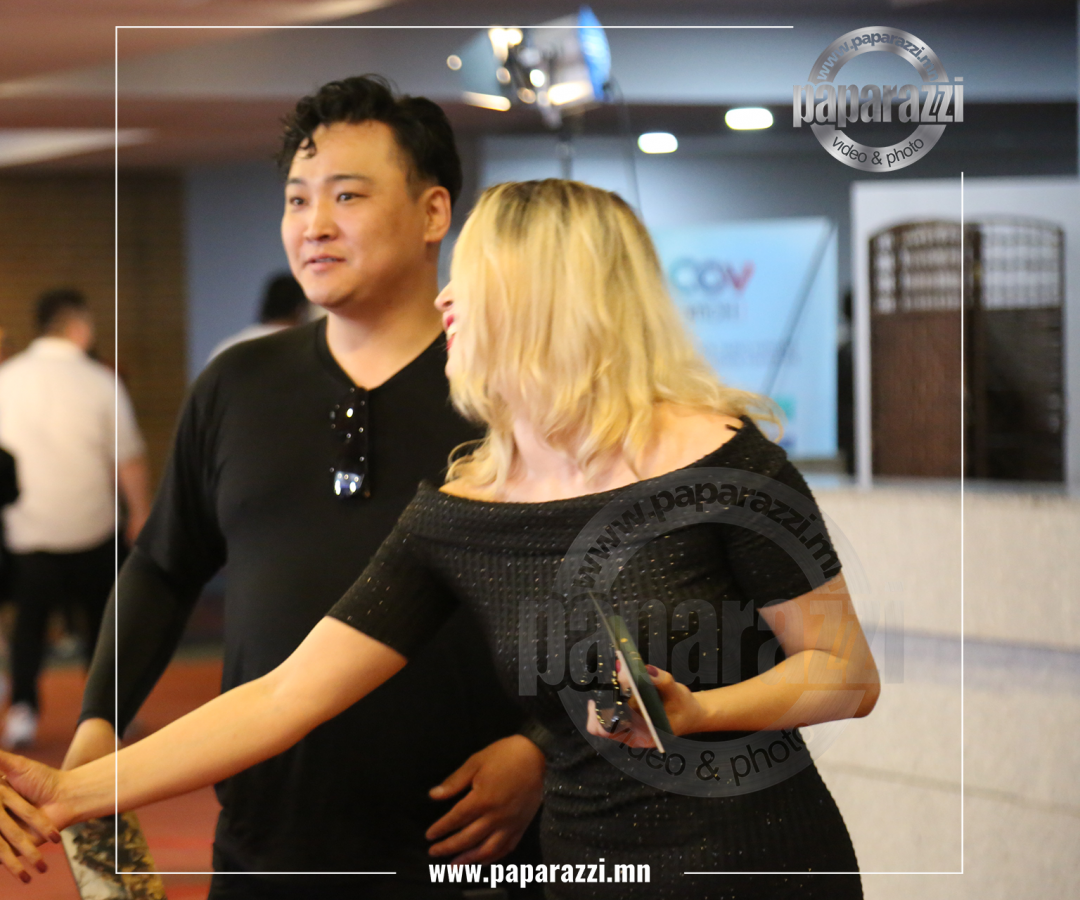 Photo Paparazzi •••Шаргал үс, тачаангүй төрхтэй Дуучин С.Хишигжаргал 10’000’000 төгрөгийн эзэн болох уу