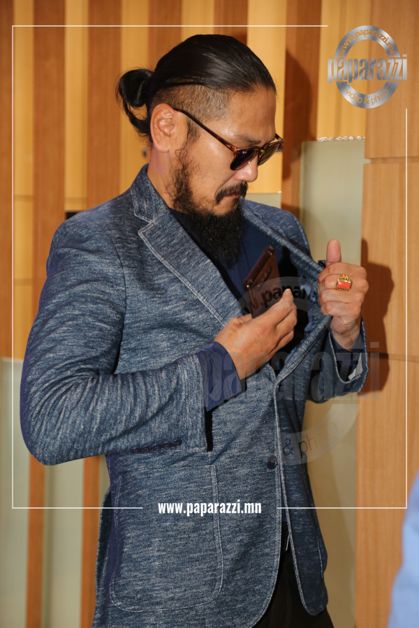 Photo Paparazzi ••• Эсрэг дүрийн 