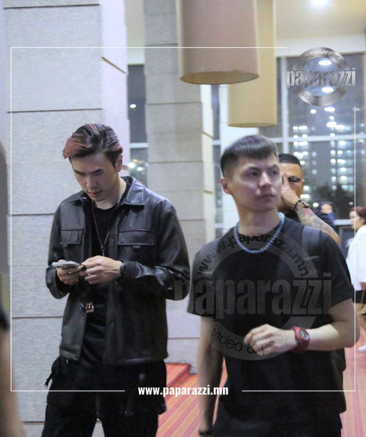 Photo Paparazzi ••• 21 аймагт найз охинтой  реппер ThunderZ