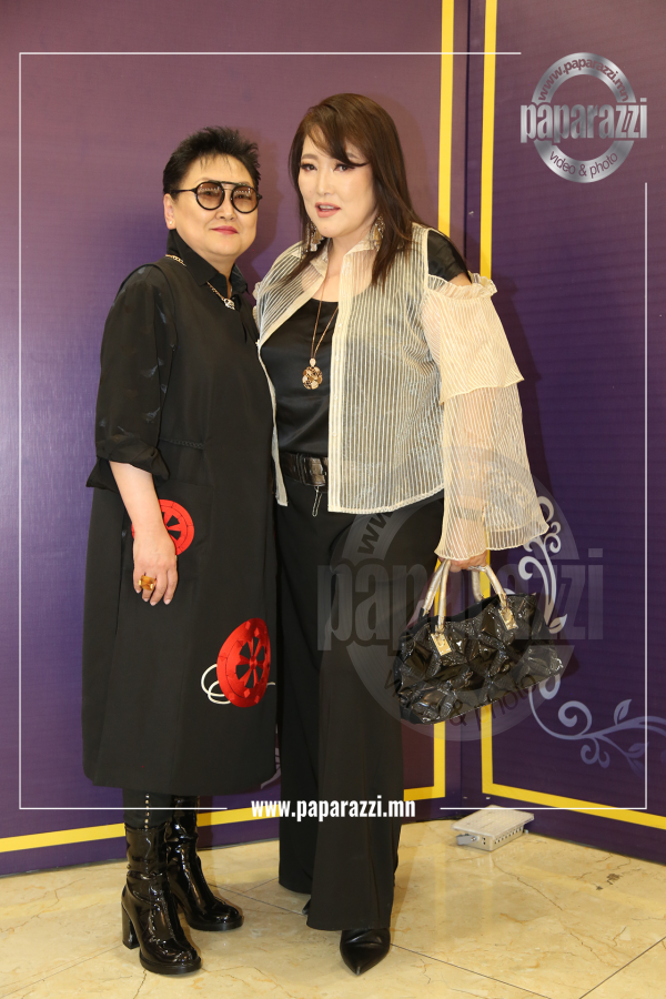 Photo Paparazzi ••• Урлаг улс төрийн зочидтой тоглолт байлаа