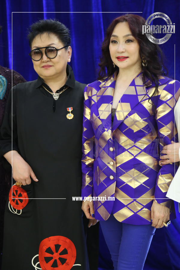 Photo Paparazzi ••• Урлаг улс төрийн зочидтой тоглолт байлаа