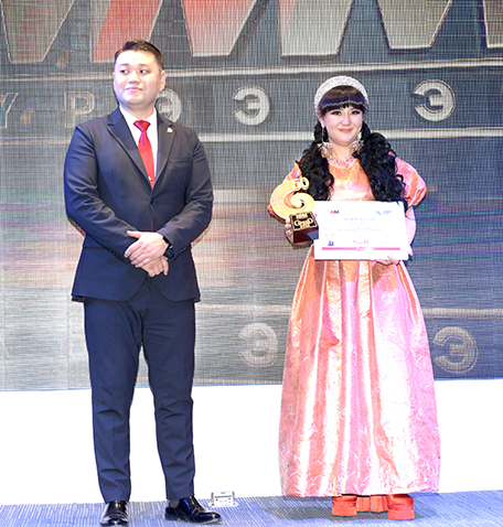 “GRAND AWARDS” наадмын шилдгүүдийг шагналаа