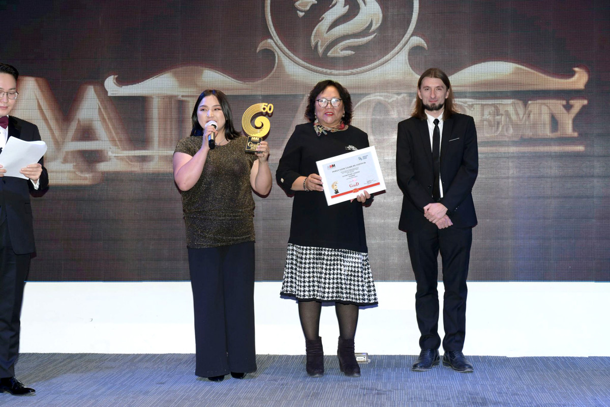 “GRAND AWARDS” наадмын шилдгүүдийг шагналаа