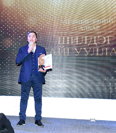 “GRAND AWARDS” наадмын шилдгүүдийг шагналаа