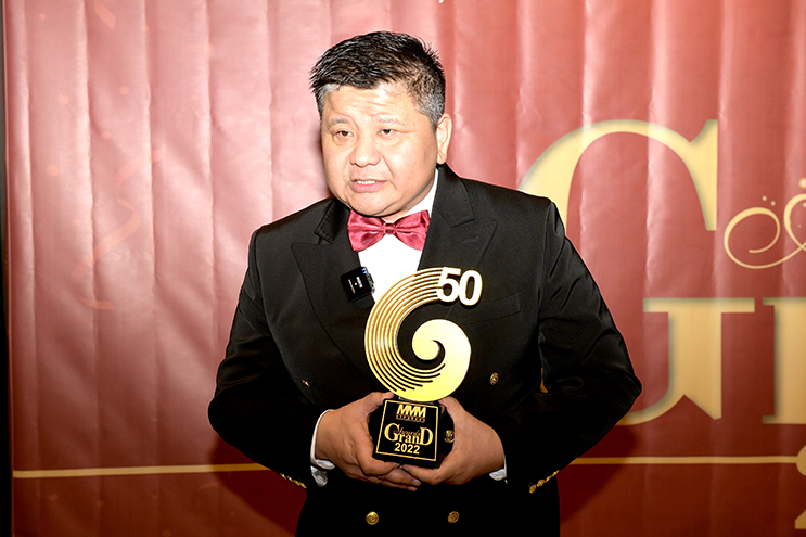 “GRAND AWARDS” наадмын шилдгүүдийг шагналаа