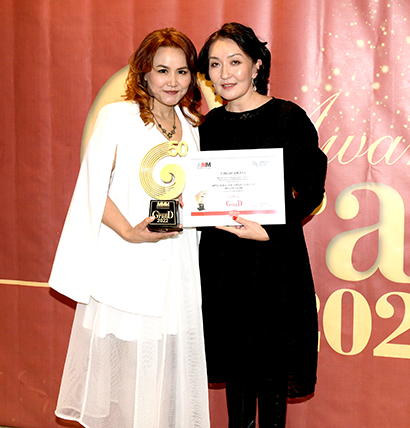 “GRAND AWARDS” наадмын шилдгүүдийг шагналаа