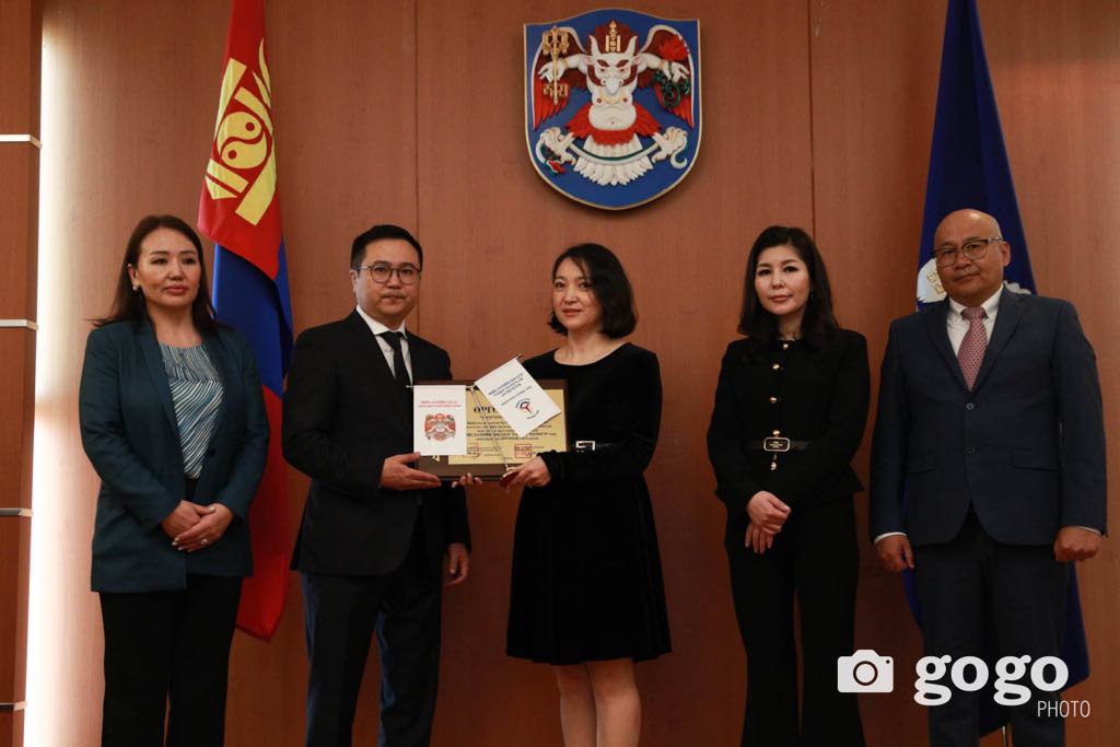 Улсын хөгжилд үнэтэй хувь нэмэр оруулсан нийслэлийн шилдэг татвар төлөгчдийг тодрууллаа