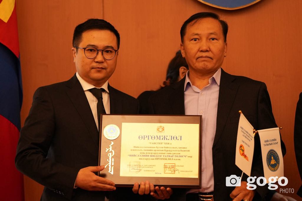Улсын хөгжилд үнэтэй хувь нэмэр оруулсан нийслэлийн шилдэг татвар төлөгчдийг тодрууллаа