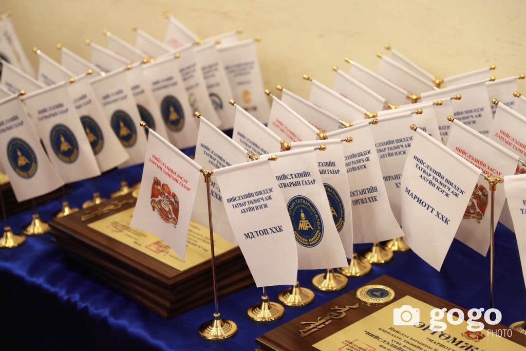 Улсын хөгжилд үнэтэй хувь нэмэр оруулсан нийслэлийн шилдэг татвар төлөгчдийг тодрууллаа