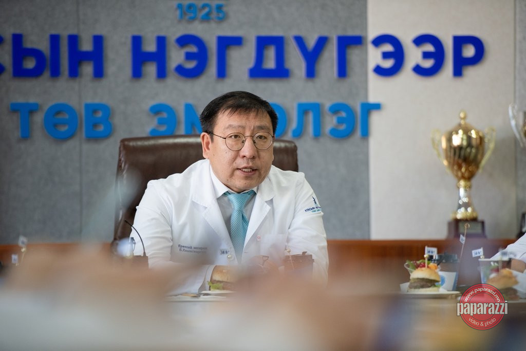 Улсын Нэгдүгээр Төв эмнэлэг “БӨӨР ШИЛЖҮҮЛЭН СУУЛГАХ 300“ дахь мэс засал ...
