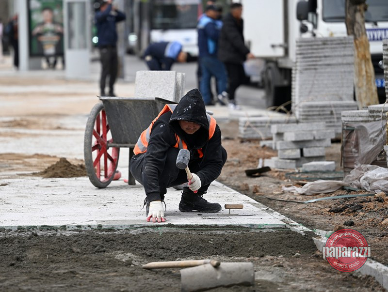 Өнөөдрийн байдлаар таван байршилд явган хүний зам шинэчлэх ажил үргэлжилж байна
