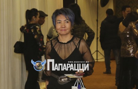 Хугарч, нугараагүй  цэнхэр үст