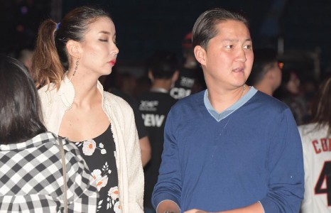 Топ Г.Оюунгэрэл нэртэй айлын зүстэй нөхөртэйгээ...