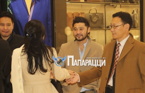 Дэлхийд данстай тулаанчийн “босоо” уулзалтаас...