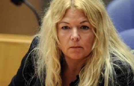 Голландын депутат лалын шашинтнуудад хүчиндүүлснээсээ болж амиа егүүтгэжээ