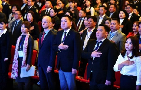 “Таны хүүхдийг танихгүй хүн хүмүүжүүлж байна“ нээлттэй хэлэлцүүлэг боллоо