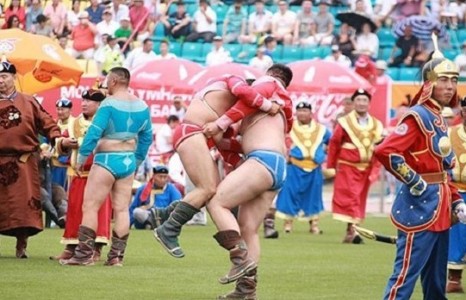 Аймгийн наадмуудад өндөр цолтон түрүүлэх ёсгүй гэж үү?