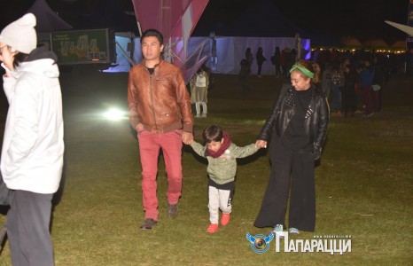 Хөтлөгч Г.Ханхүү Малайз бус Монгол эхнэртэйгээ...