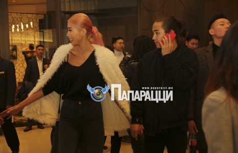 Хаа ч явсан цуг...