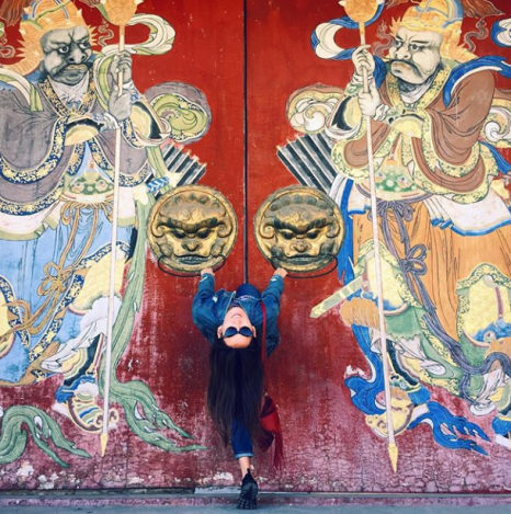 Загвар өмсөгч, модель Д.Нора