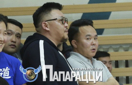 Гурвантаа аваргалсан багийн эзэн, менежер хоёр