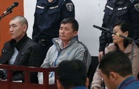 Эрүүдэн шүүсэн хоёр албан тушаалтанг ажлаас нь халжээ