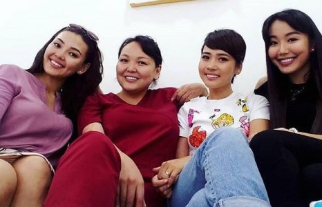 Сайхан инээмсэглэл бэлэглэгч 