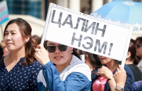 Багш нар өнөөдрөөс ажил хаялтаа зогсоож байна