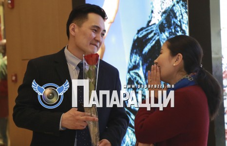 Жүжигчин Б.Анхбаяр сарнайг хэнд зориулав...