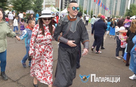 Жүжигчин Г.Нарансолонгын содон дээл