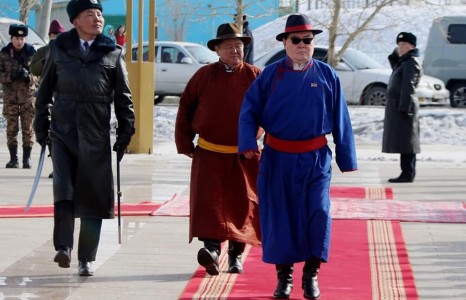 Г.Занданшатарын “сүртэй” заларгаа