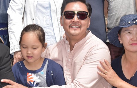 Т.Бархүү, И.Одончимэг нар охиноороо гангарлаа