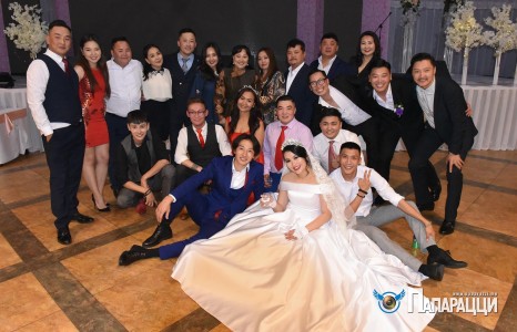 Фото: Дуучин Идэржавхлан жүжигчин Онон нарын хуримын цэнгүүн