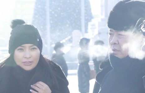 Аглуу гавьяат эхнэртэйгээ талбайд гаржээ